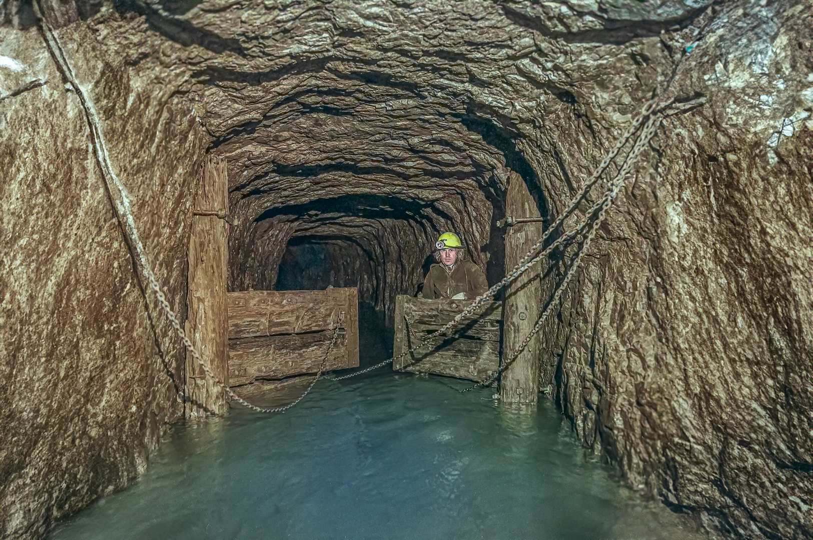 Lock gates in Magpie Sough upstream side 12.3.1978